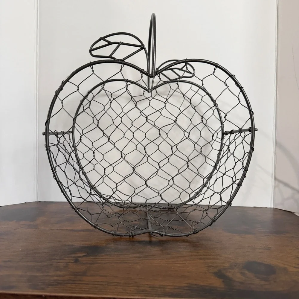 Country Kitchen Farmhouse Apple Shaped Chicken Wire Fruit Basket Metal Decor
